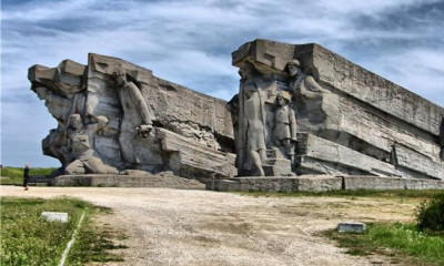 Adzhimushkayskie-kamenolomni.jpg